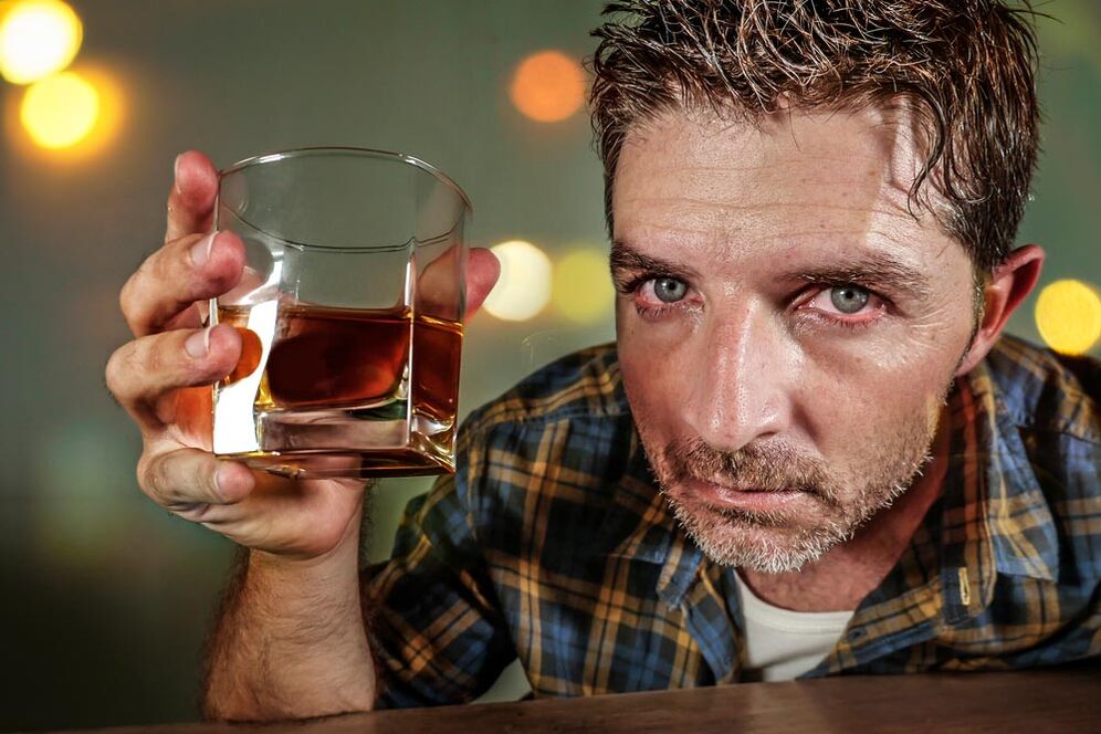 A man seems painful looking alcohol